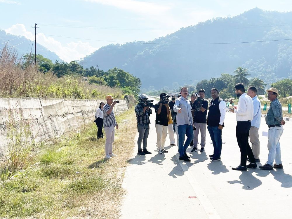 Deputy Commissioner of Chümoukedima, Abhinav Shivam along with Thejavizo Nakhro (Revenue Officer) conducted a joint verification of the Dimapur bypass, Chümoukedima section with NHIDCL officials on November 15. (Morung Photo)